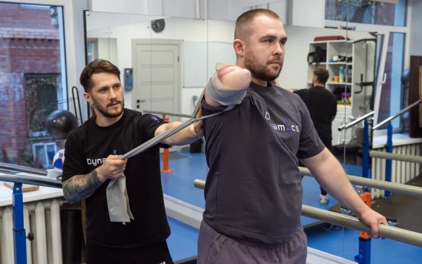 Реабилитация после протезирования руки и адаптация к повседневным движениям